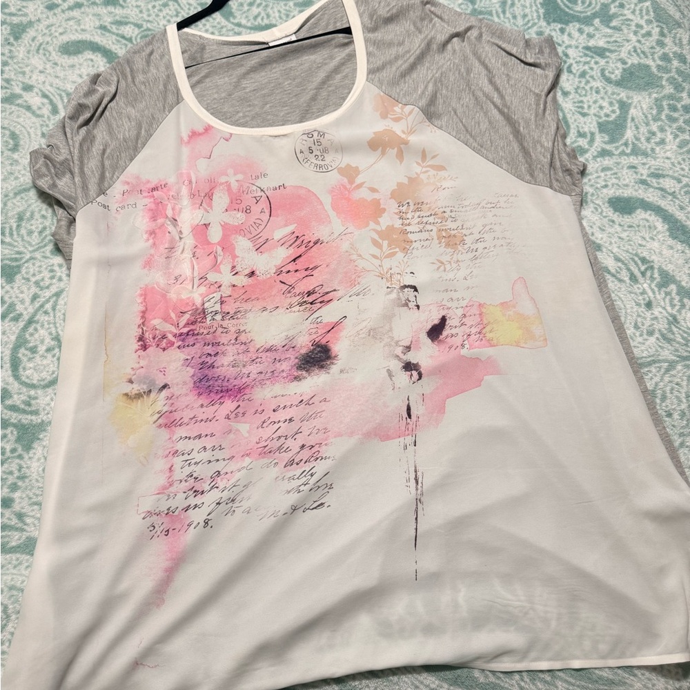 Avenue Gray and Pink Artistic Short Sleeve Tee